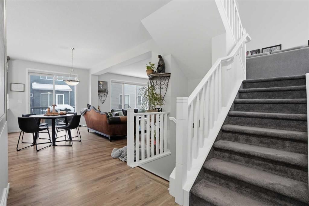 33 Carringwood Street NW, Calgary — photo 5 of 38