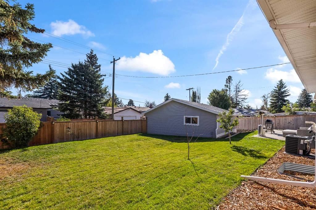 128 Doverthorn Bay SE, Calgary — photo 4 of 42