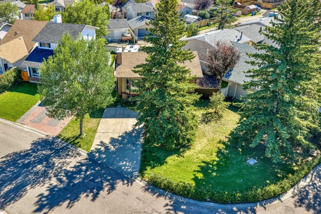 243 Millcrest Way SW, Calgary — photo 3 of 50