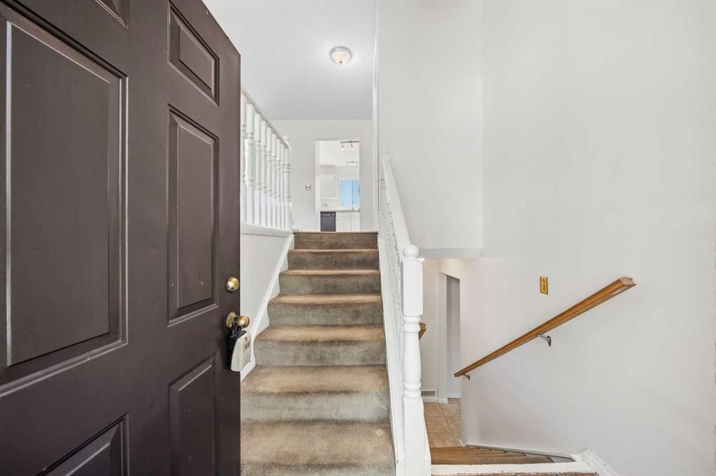 243 Millcrest Way SW, Calgary — photo 5 of 50
