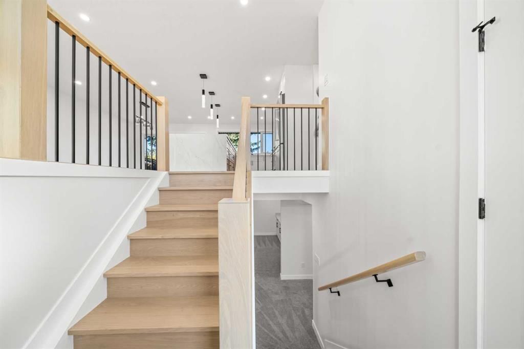 5204 Barron Drive NW, Calgary — photo 3 of 50