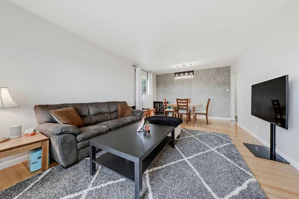 176 Frobisher Boulevard SE, Calgary — photo 4 of 45