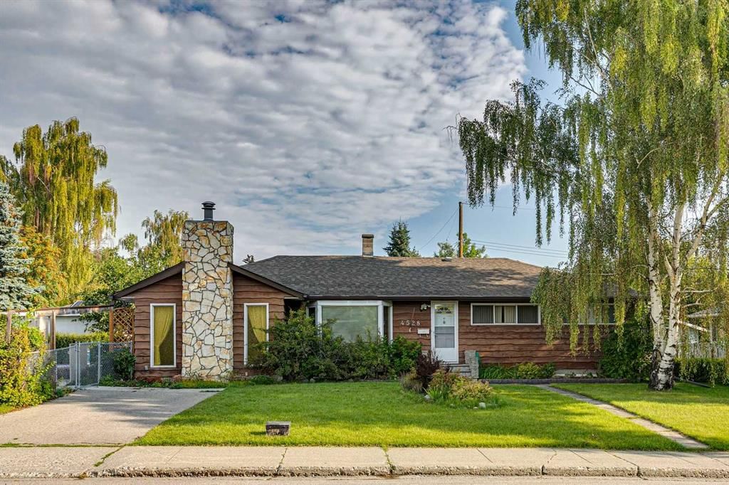 4528 26 Avenue SW, Calgary — photo 4 of 35