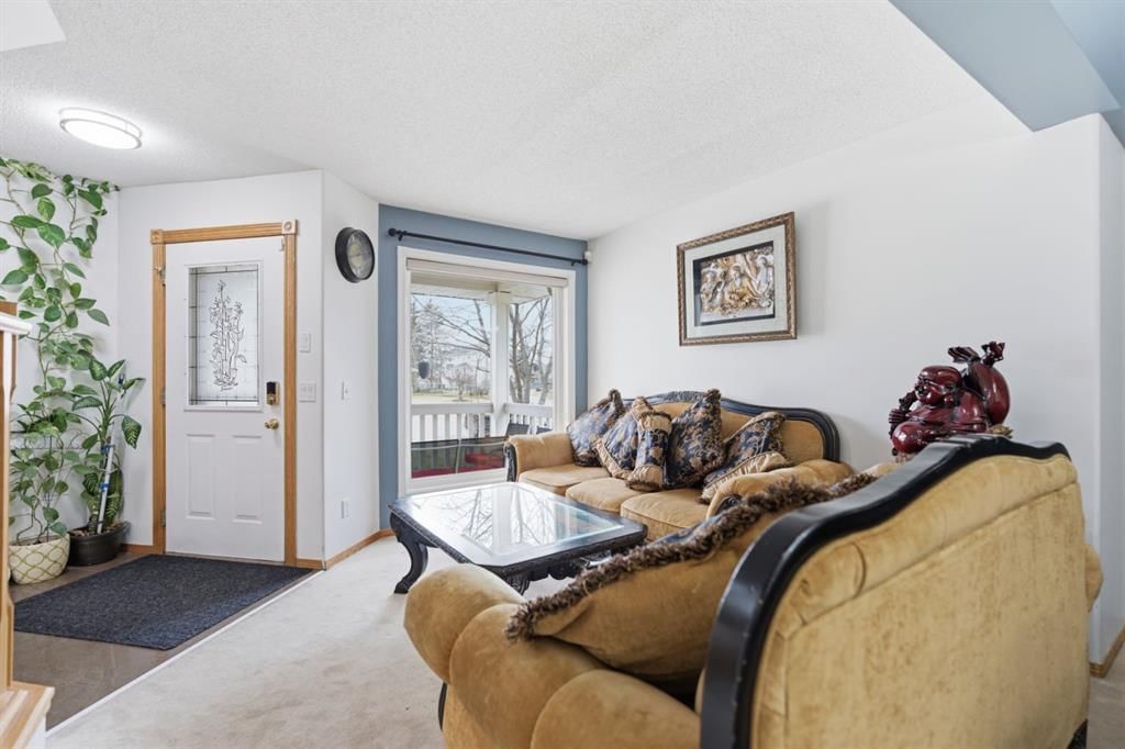 83 Coral Springs Grove NE, Calgary — photo 3 of 35