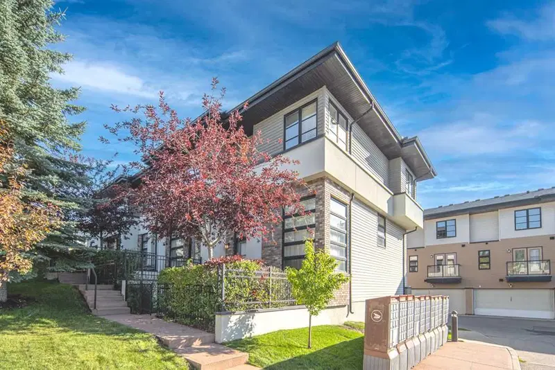 158 Aspen Hills Villas SW, Calgary — main listing photo