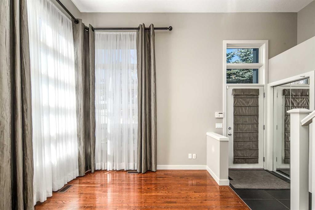 158 Aspen Hills Villas SW, Calgary — photo 4 of 33