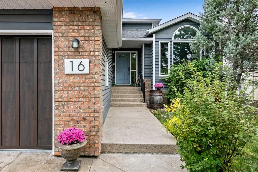 16 Evergreen Gardens SW, Calgary — photo 3 of 50