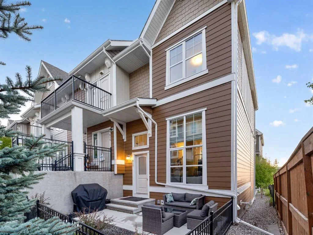 817 Cranbrook Walk SE, Calgary — main listing photo