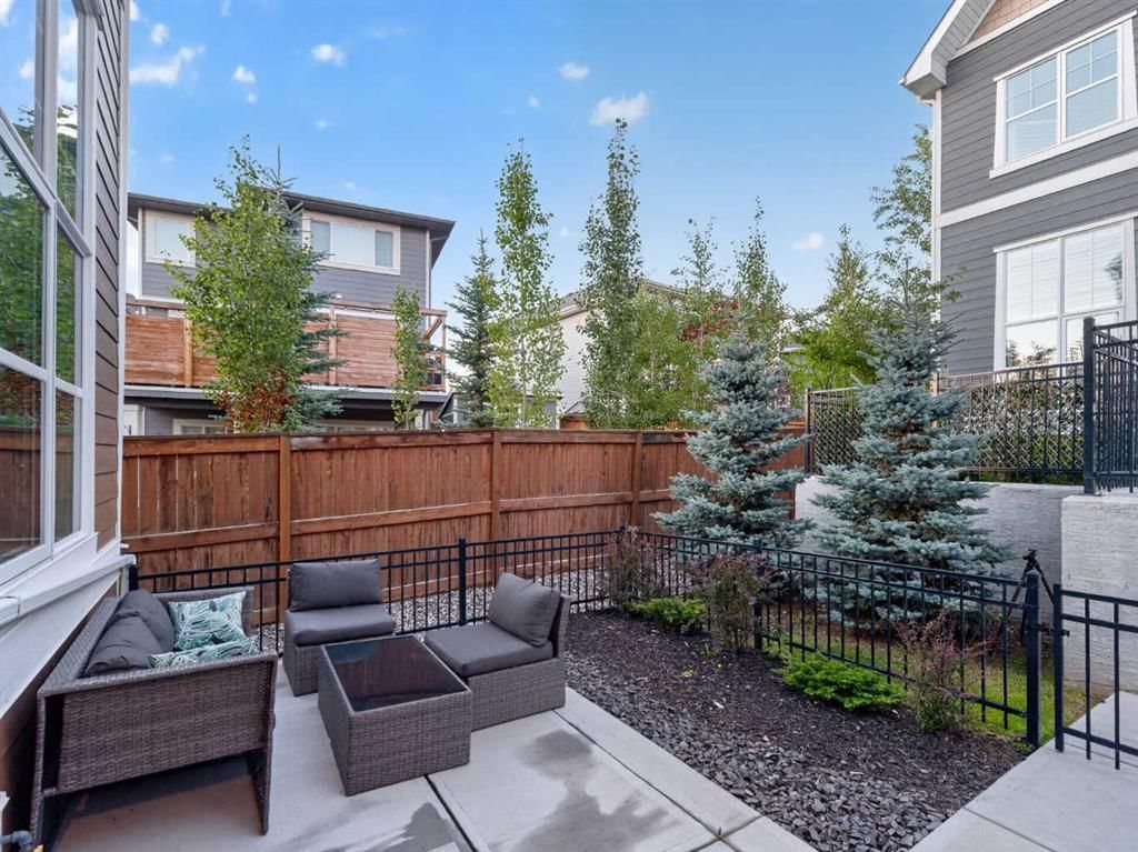 817 Cranbrook Walk SE, Calgary — photo 5 of 49
