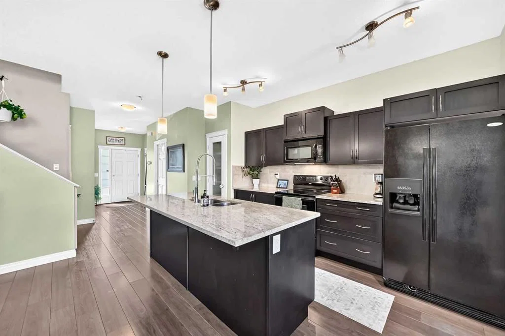 10 Reunion Grove NW, Airdrie — photo 4 of 31