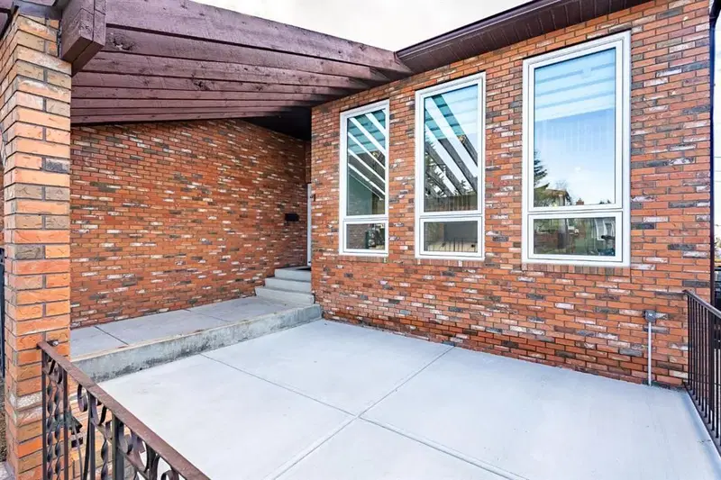 76 Beaconsfield Way NW, Calgary — photo 4 of 48