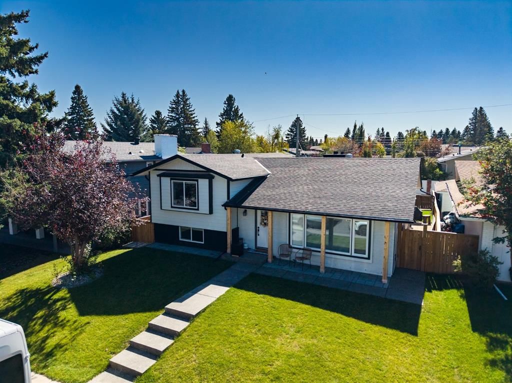 1215 Lake Twintree Drive SE, Calgary — main listing photo