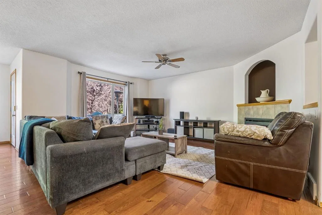 8 Fairways Place NW, Airdrie — photo 5 of 31