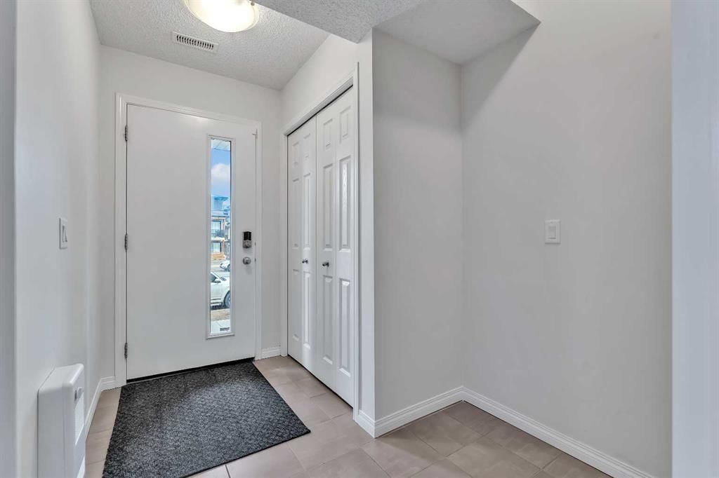 569 savanna Boulevard NE, Calgary — photo 2 of 39