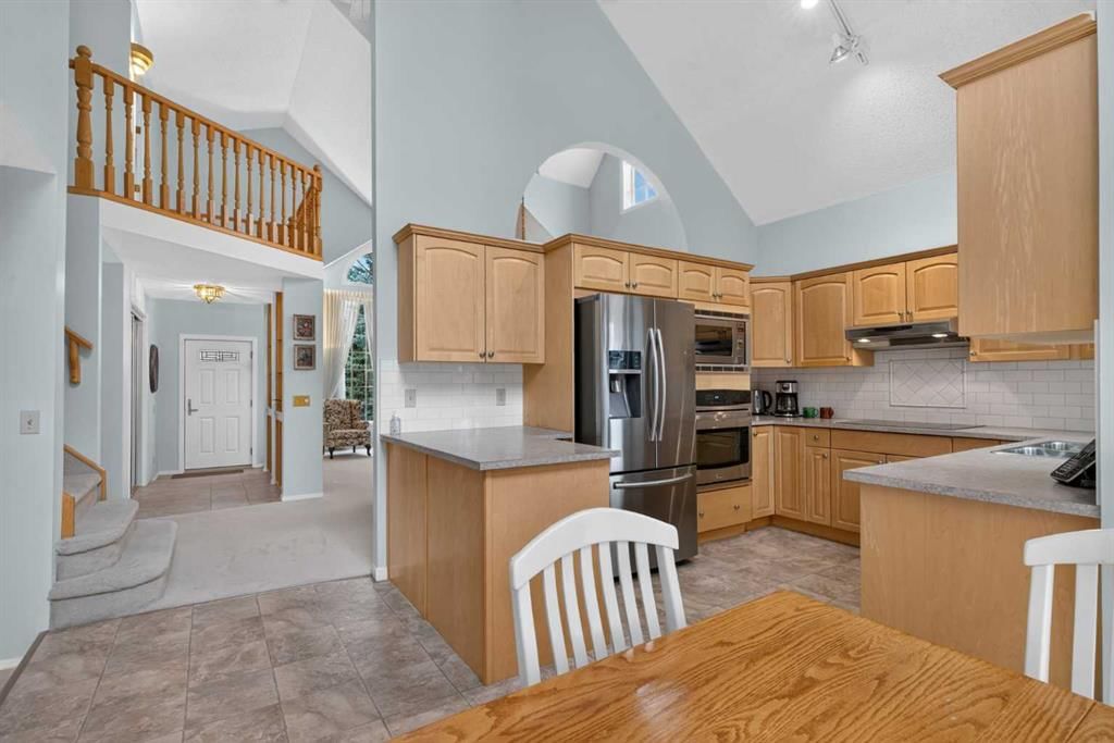 8516 Hawkford Gate NW, Calgary — photo 3 of 50