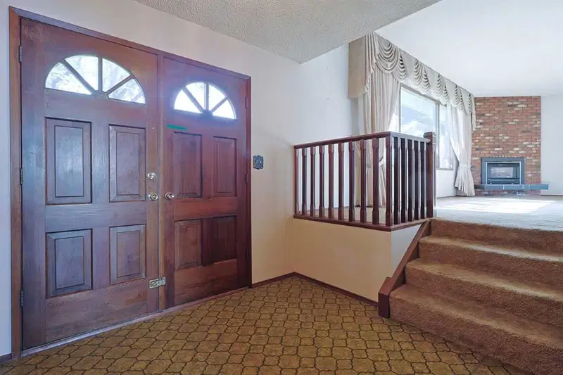 4116 40 Avenue NW, Calgary — photo 5 of 34