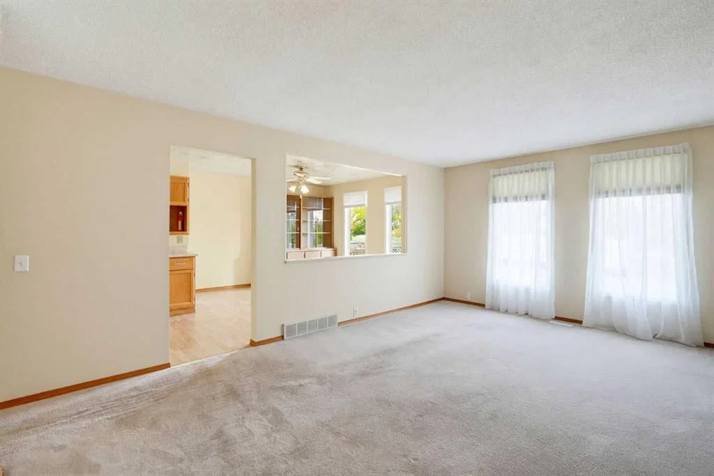 8007 Huntington Street NE, Calgary — photo 4 of 31