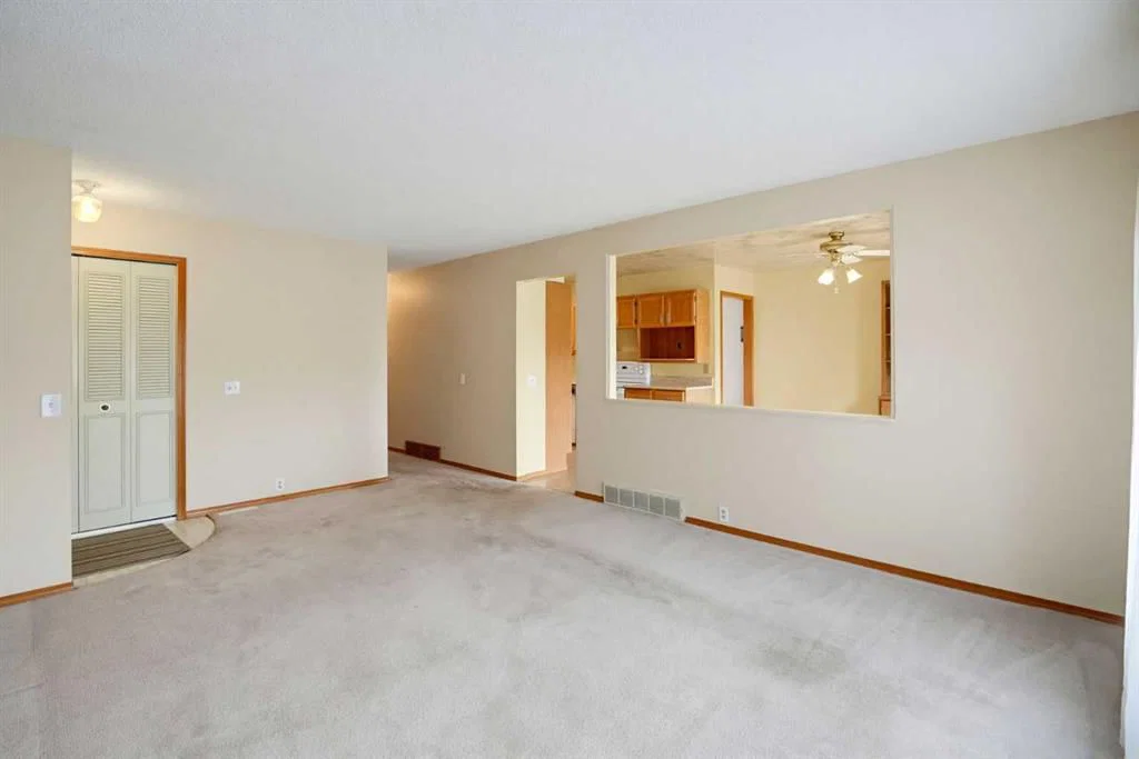 8007 Huntington Street NE, Calgary — photo 5 of 31