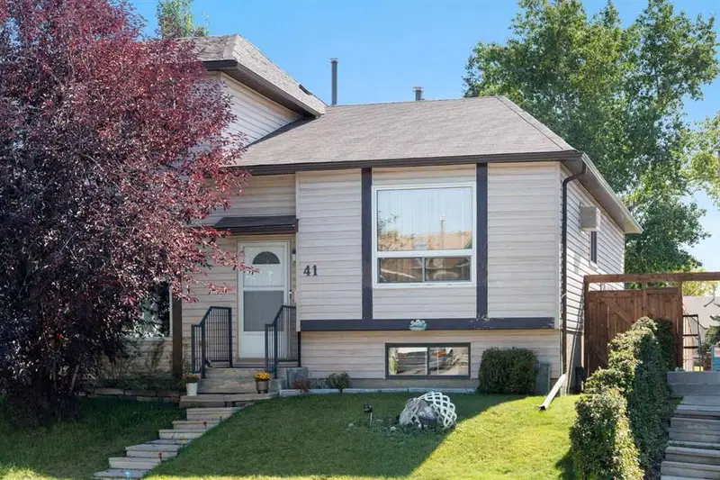 41 Cedardale Road SW, Calgary — photo 2 of 42