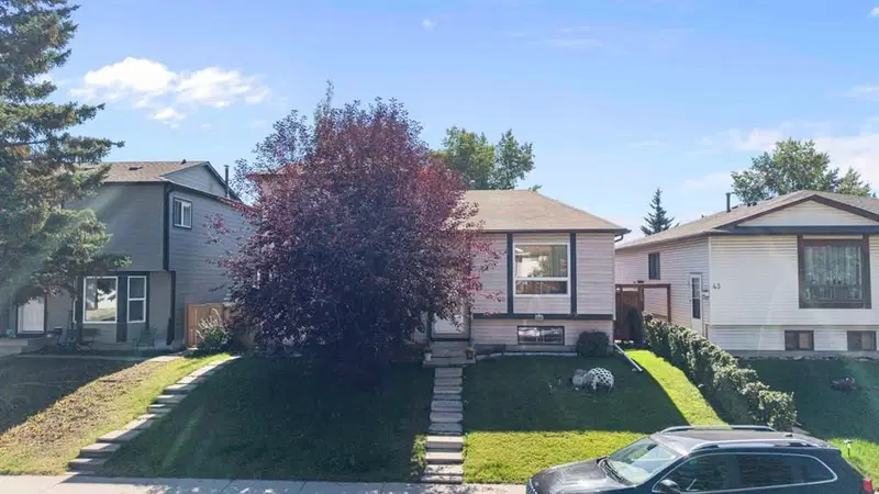 41 Cedardale Road SW, Calgary — photo 3 of 42