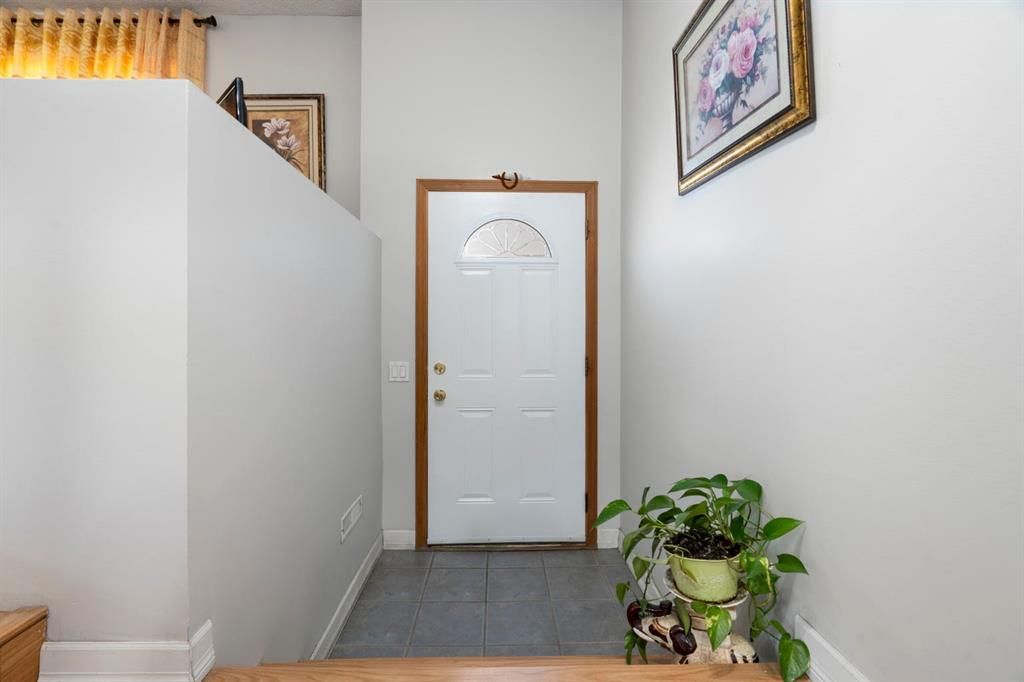 41 Cedardale Road SW, Calgary — photo 5 of 42