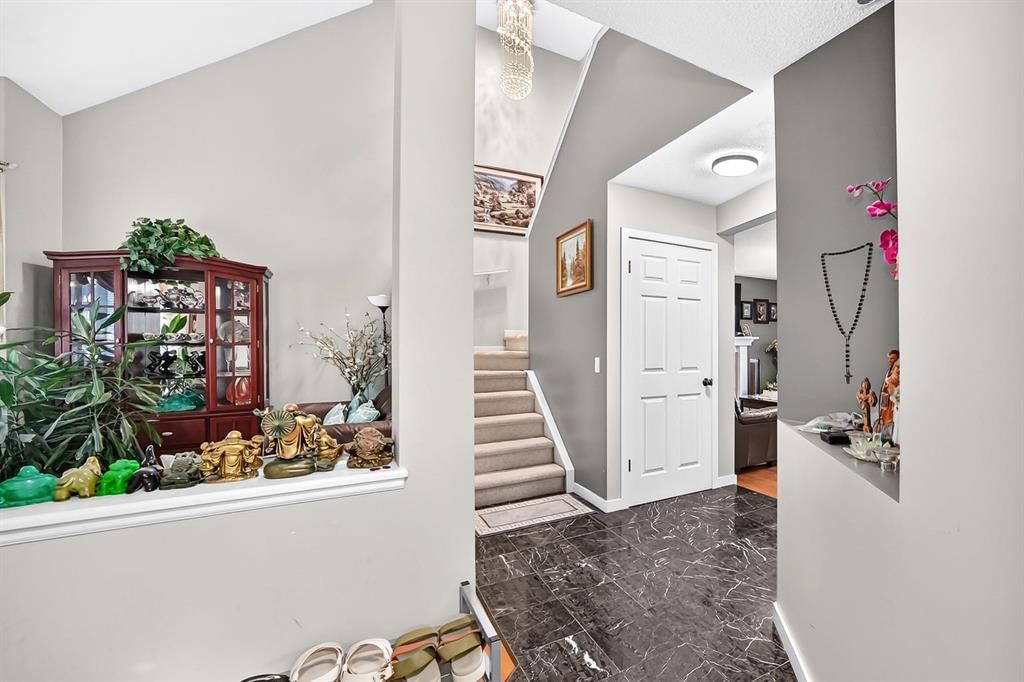 159 Erin Grove SE, Calgary — photo 4 of 50