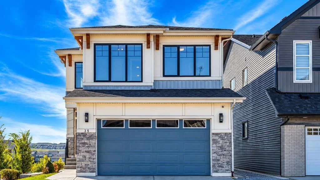 35 Carringvue Street NW, Calgary — photo 2 of 50