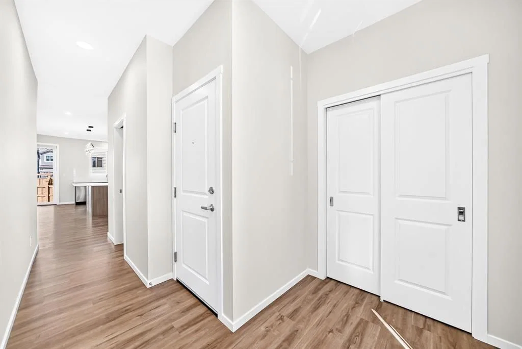 118 Yorkstone Villas SW, Calgary — photo 4 of 46