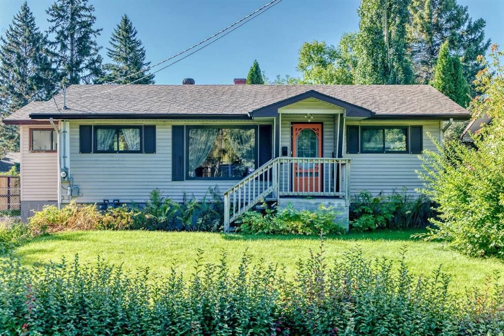 7219 Bow Crescent NW, Calgary — photo 4 of 42