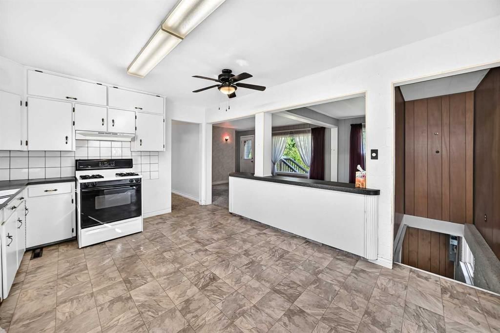 7219 Bow Crescent NW, Calgary — photo 5 of 42