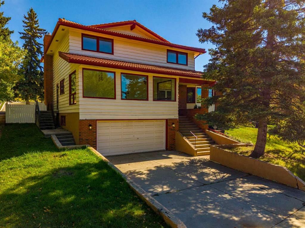 940 Edgemont Road NW, Calgary — photo 2 of 46