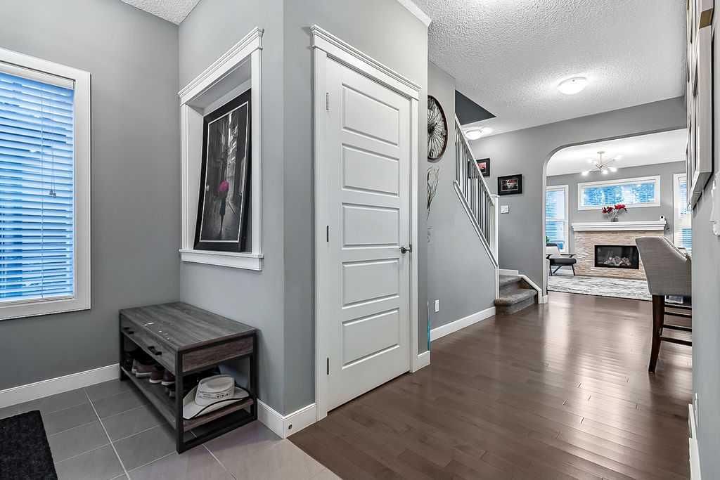 47 Nolanfield Crescent NW, Calgary — photo 4 of 36