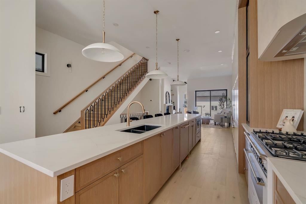 2022 36 Street SW, Calgary — photo 3 of 34