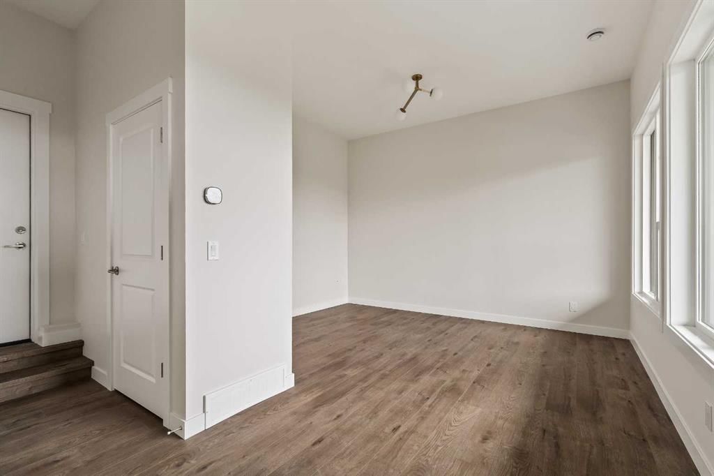 212 Sovereign Common SW, Calgary — photo 3 of 33