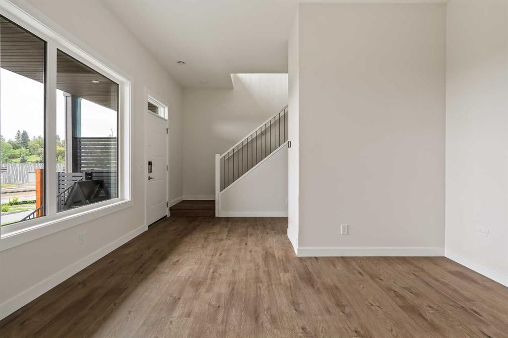 212 Sovereign Common SW, Calgary — photo 4 of 33