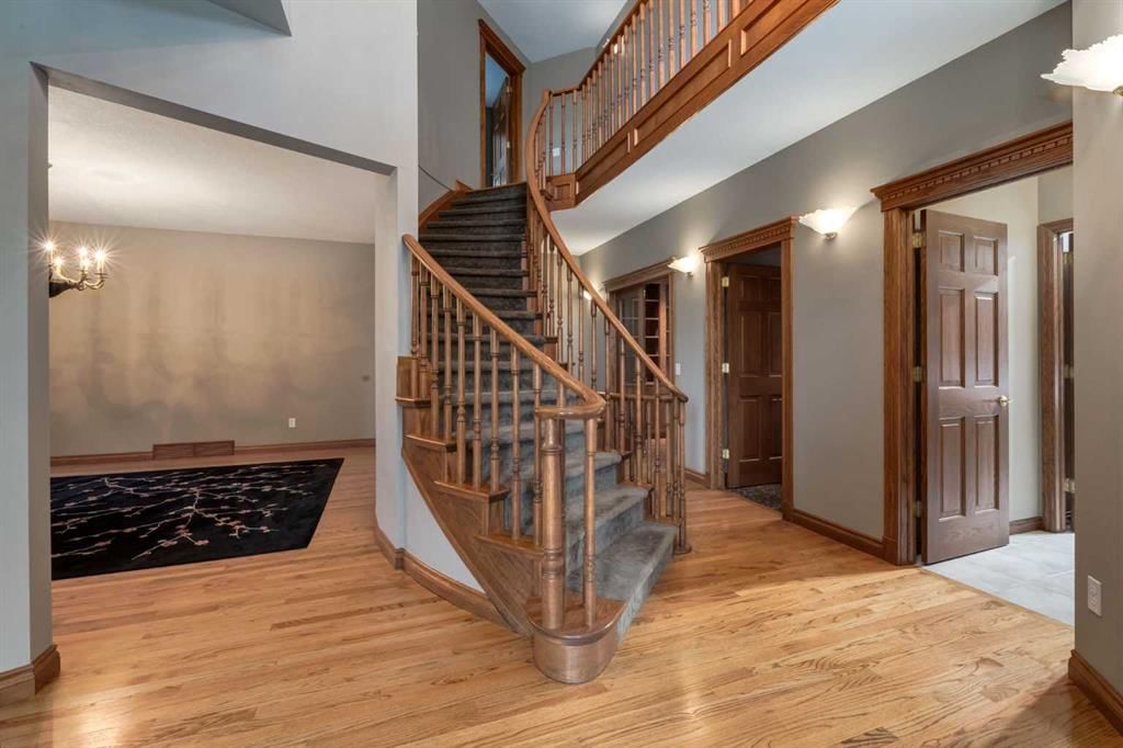 5720 Buckboard Road NW, Calgary — photo 3 of 50