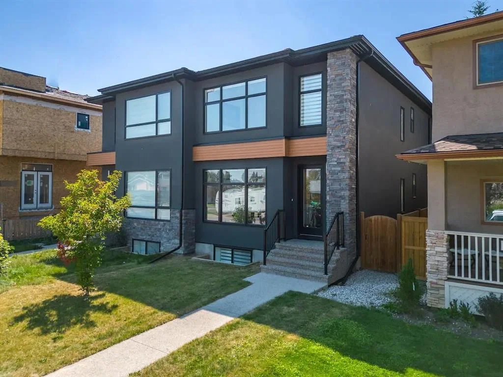 2433 30 Street SW, Calgary — main listing photo