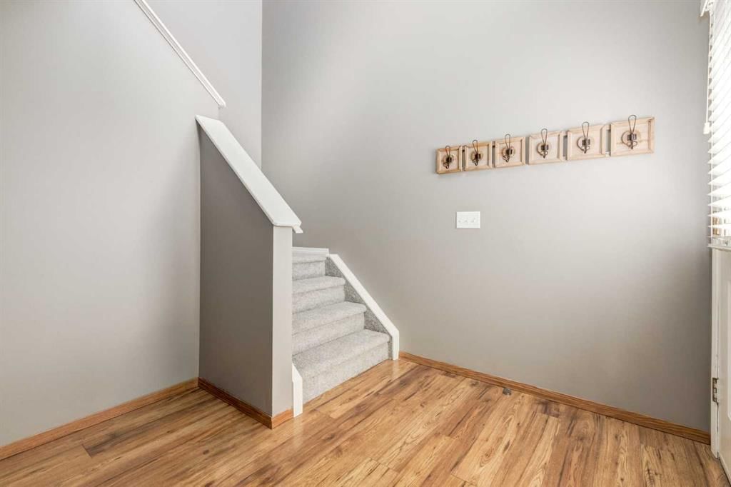 87 Royal Elm Way NW, Calgary — photo 2 of 37