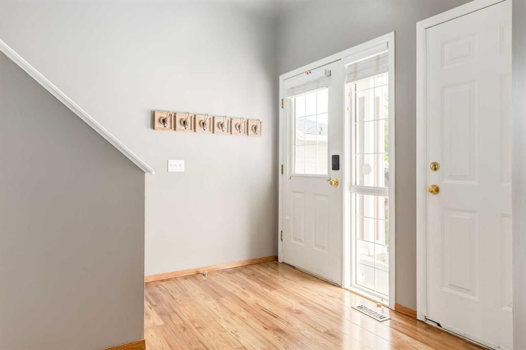 87 Royal Elm Way NW, Calgary — photo 3 of 37