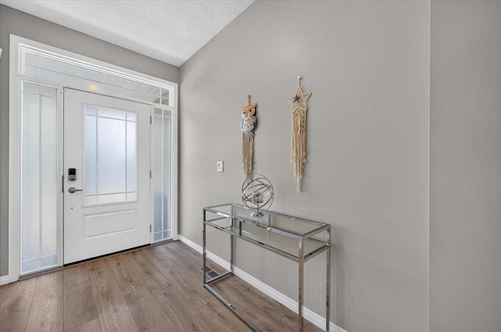 33 Yorkville Green SW, Calgary — photo 3 of 47