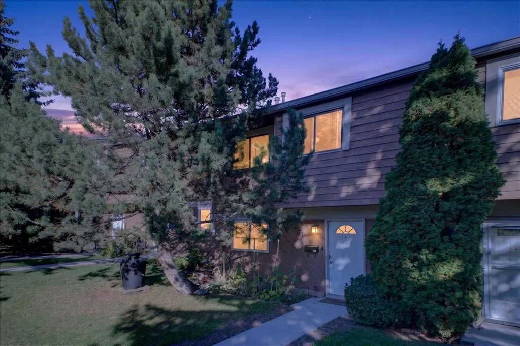 61, 4940 39 Avenue SW, Calgary — main listing photo