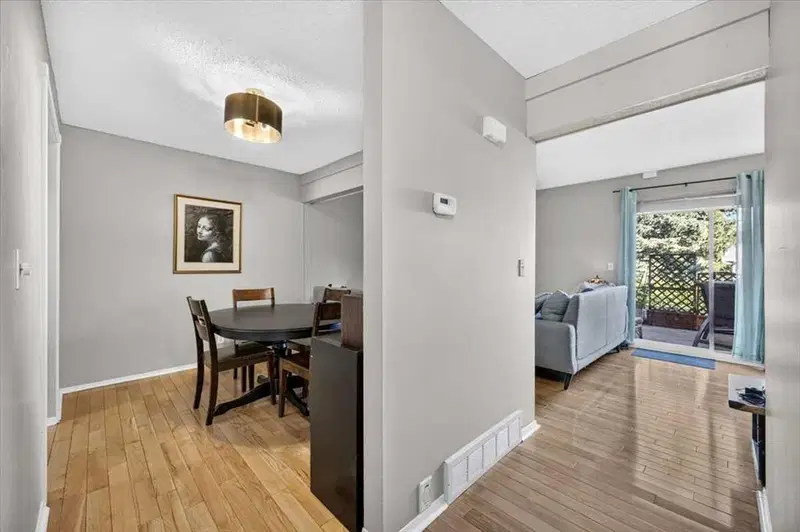 61, 4940 39 Avenue SW, Calgary — photo 3 of 43