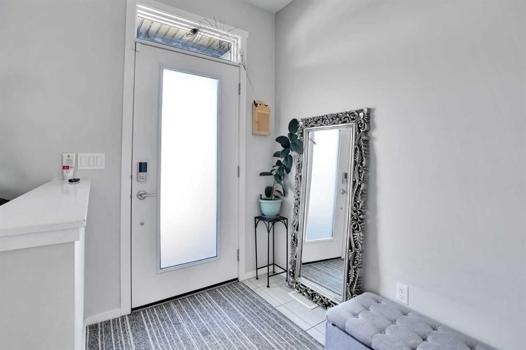 215 Savanna Parade NE, Calgary — photo 2 of 28