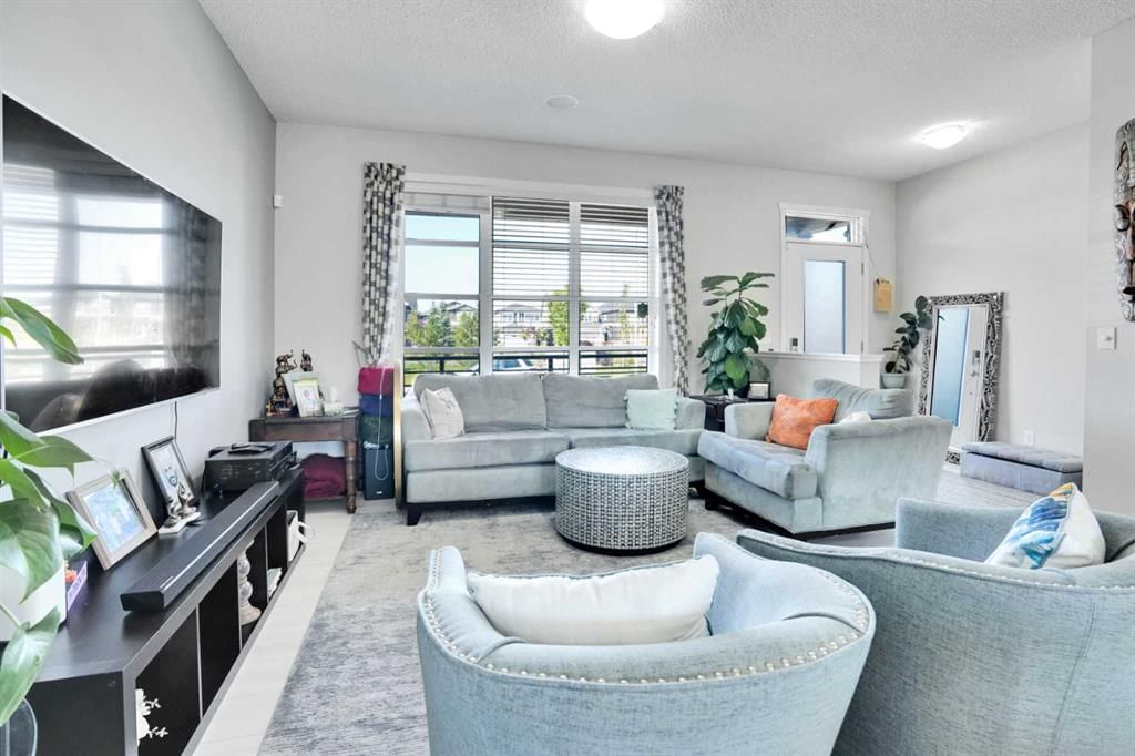 215 Savanna Parade NE, Calgary — photo 4 of 28