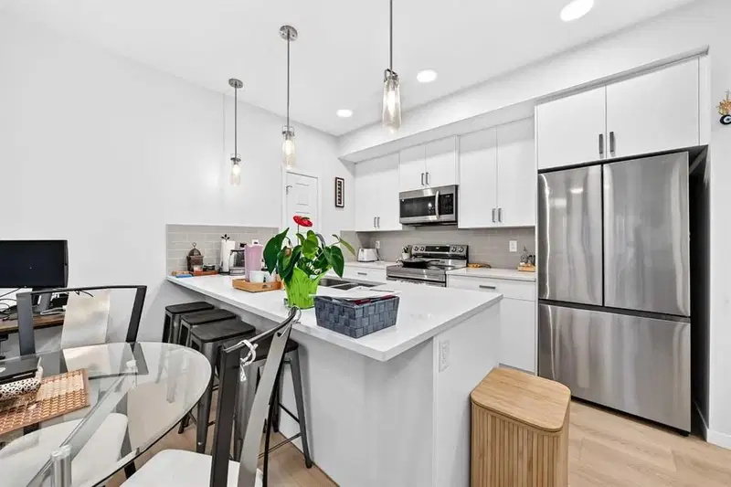 4320, 550 Belmont Street SW, Calgary — photo 2 of 39