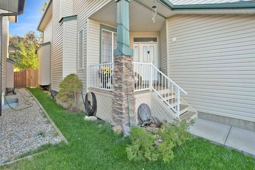 20 Shawbrooke Park SW, Calgary — photo 3 of 43