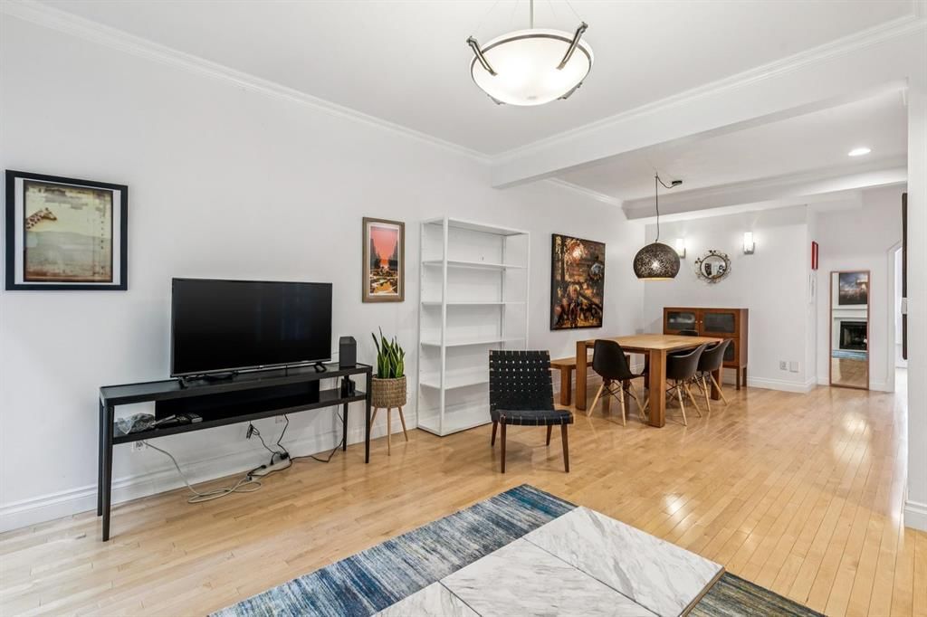 1423 10 Street SW, Calgary — photo 4 of 33