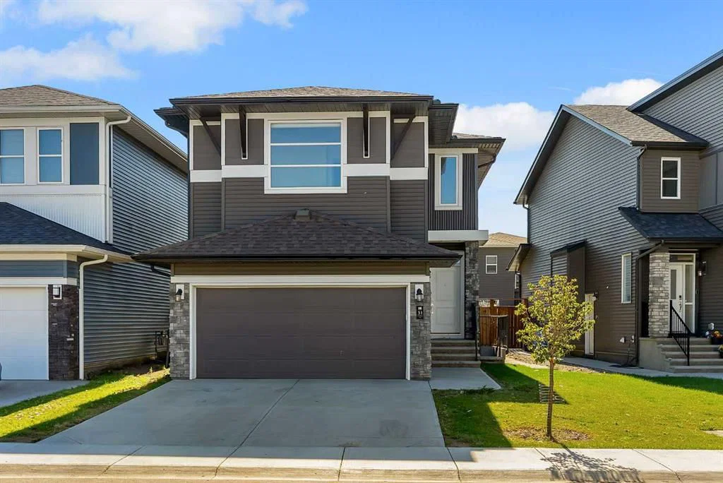 31 Corner Meadows Grove NE, Calgary — main listing photo