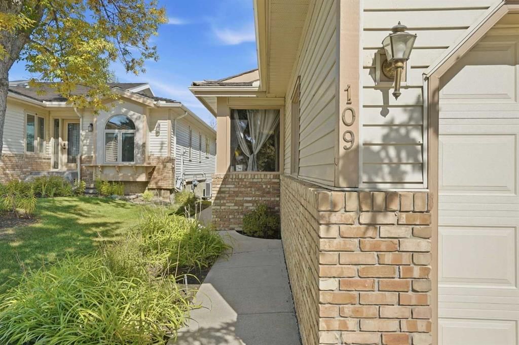 109 Shawnee Rise SW, Calgary — photo 2 of 48