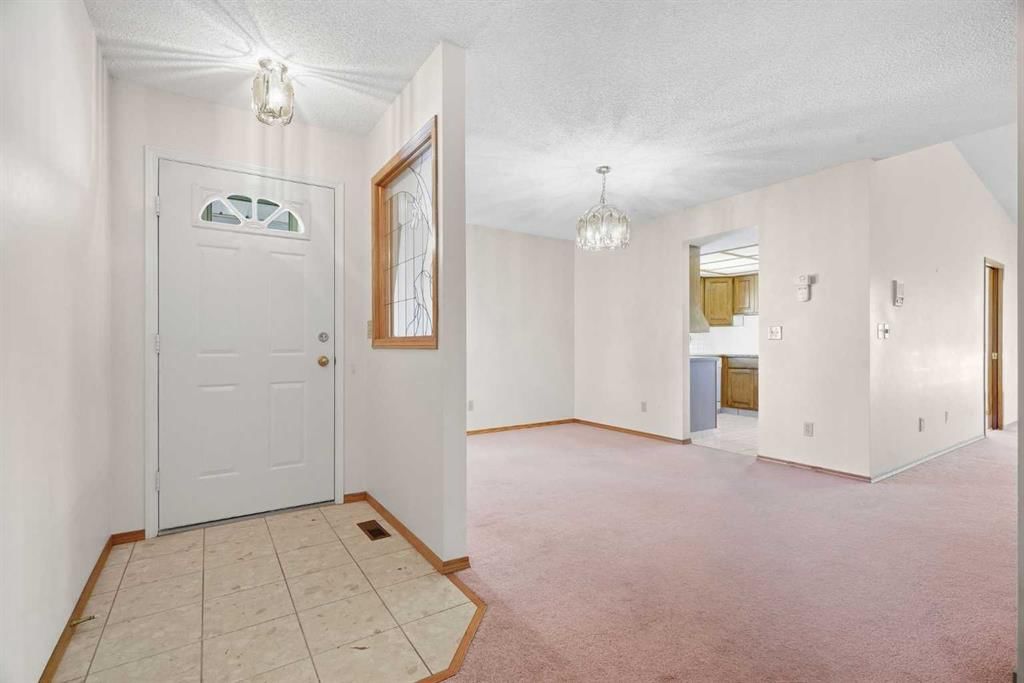 109 Shawnee Rise SW, Calgary — photo 3 of 48